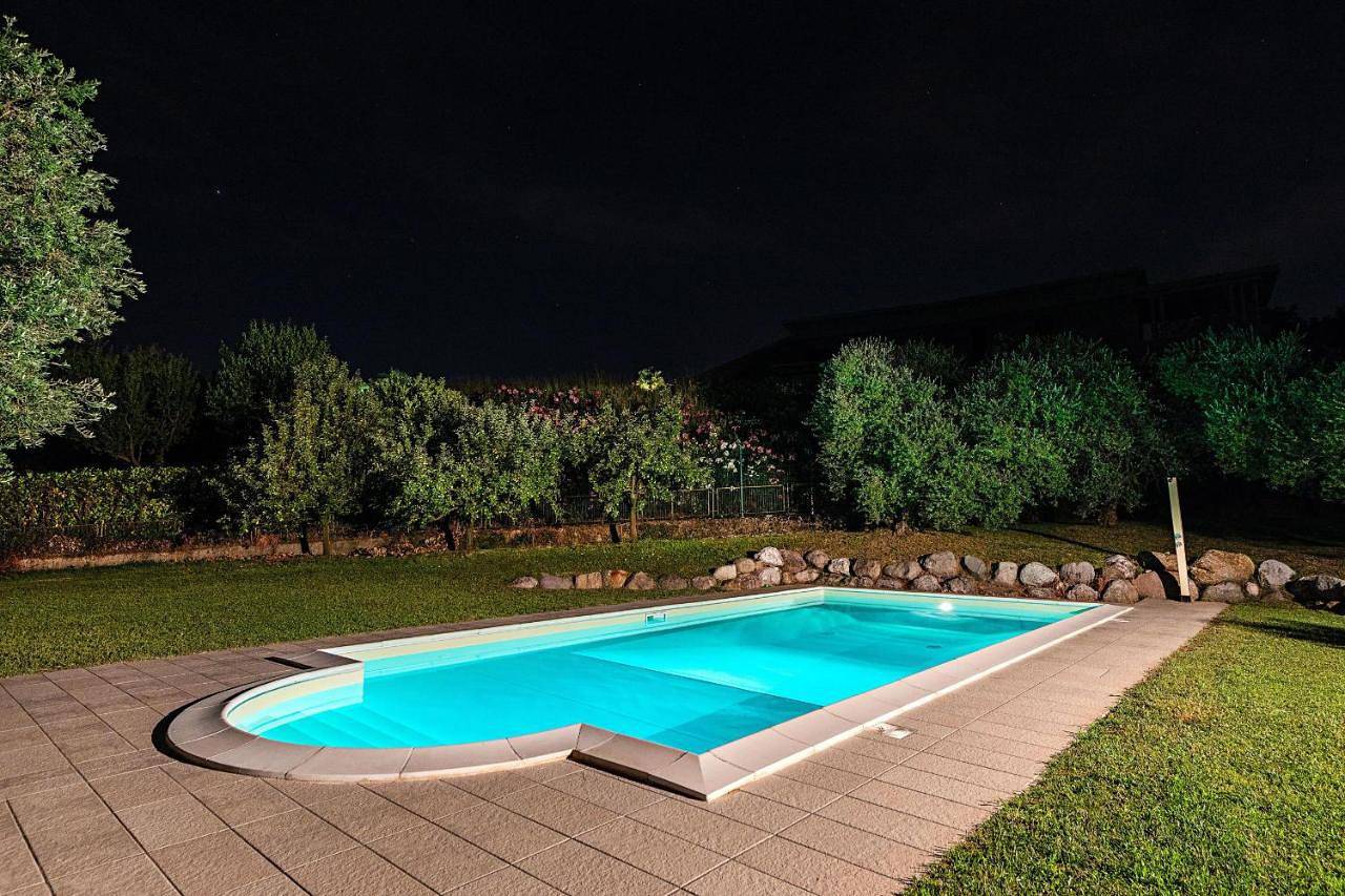 Villa Elisa by Whale Homes in Padenghe sul Garda, Prealpi Gardesane