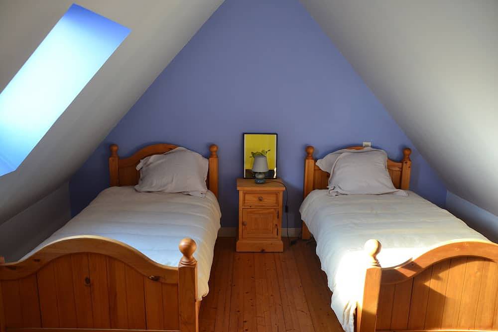 Cosy house with fireplace in Lannion, Ceinture Dorée