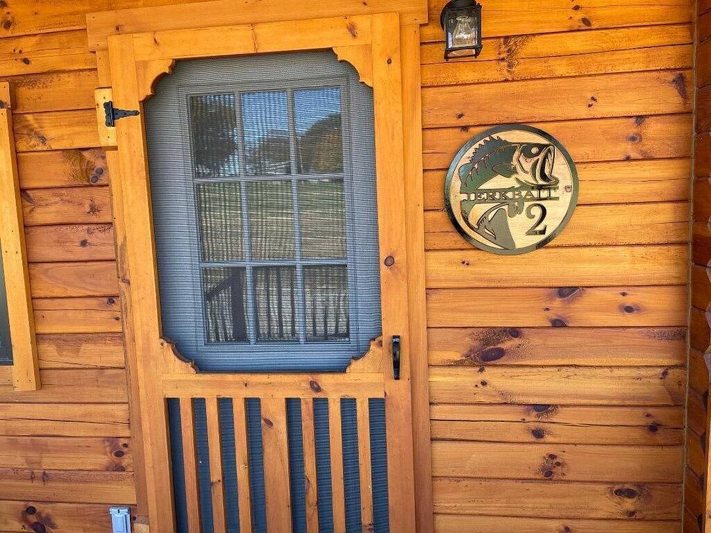 Log Cabin for 5 Guests in Scottsboro, Lake Guntersville