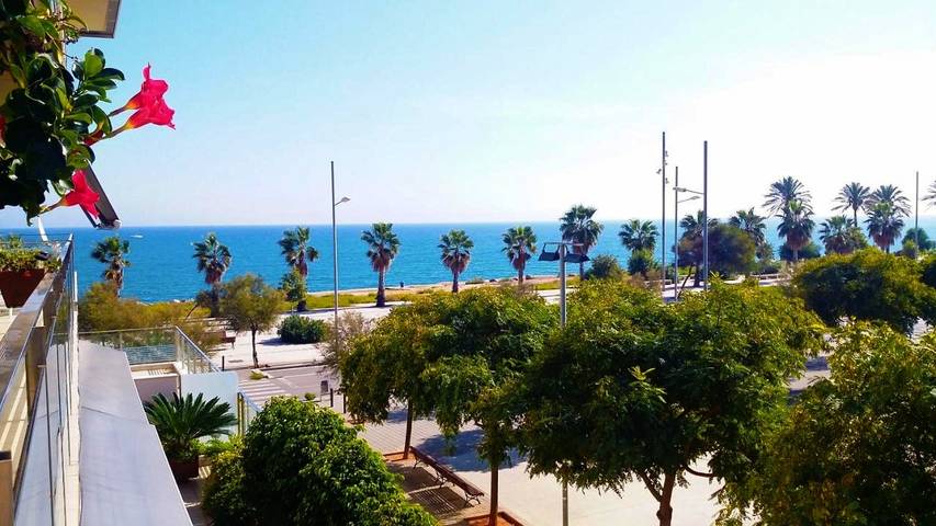 Ferienwohnung für 7 Personen, mit Balkon und Terrasse sowie Pool und Ausblick in Badalona - 2