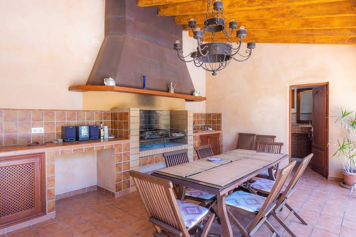 Casa rural aislada con piscina, terrazas, balcón, jardín y Wi-Fi in Felanitx, Mallorca Sur