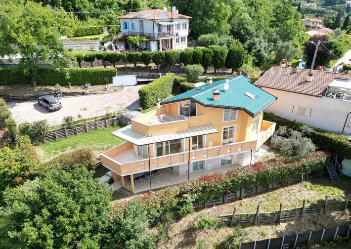 Gîte pour 4 personnes, avec terrasse ainsi que jardin et vue sur le lac, animaux acceptés dans Corsanico Bargecchia