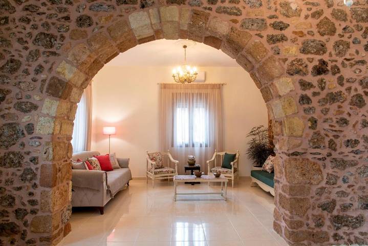 Gîte pour 5 personnes, avec Balcon et Terrasse dans Palekastron