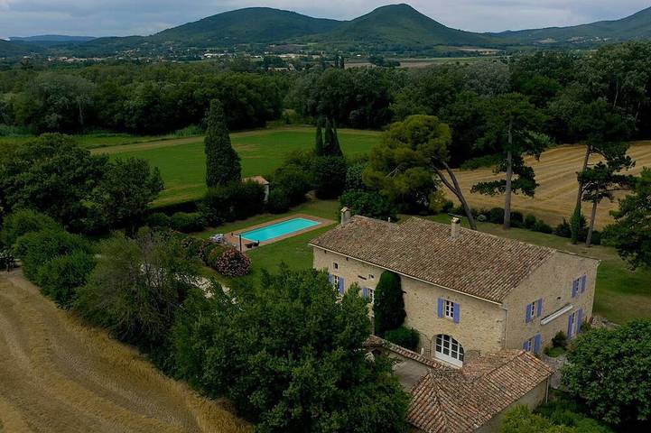 Location de vacances pour 11 personnes, avec Terrasse et Jardin à Sauzet