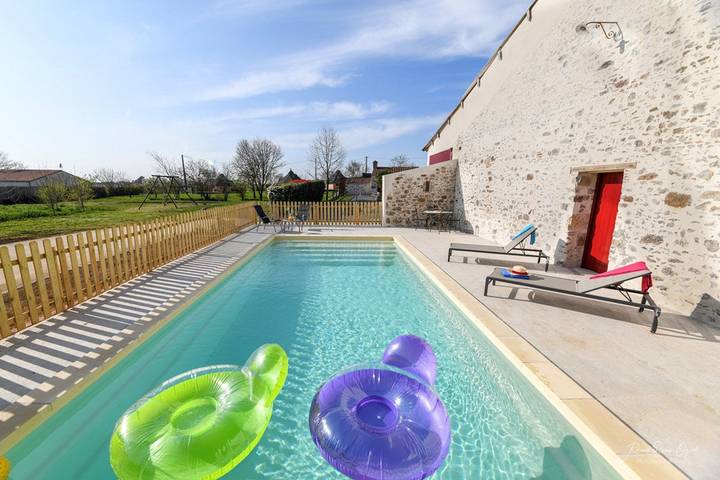 Chambre d’hôte pour 2 personnes, avec Jacuzzi ainsi que Jardin et Piscine à Le Boupère