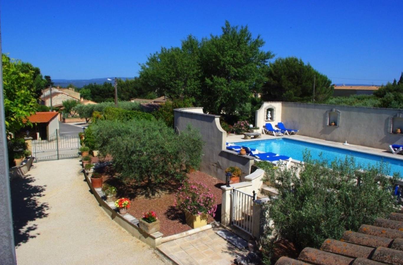 Gîte Le Mas de l'Amandier in Saint-Saturnin-lès-Avignon, Vaucluse