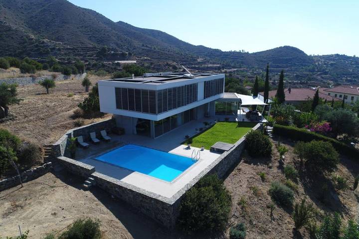 Cottage pour 8 personnes, avec piscine ainsi que vue et jardin dans Ora