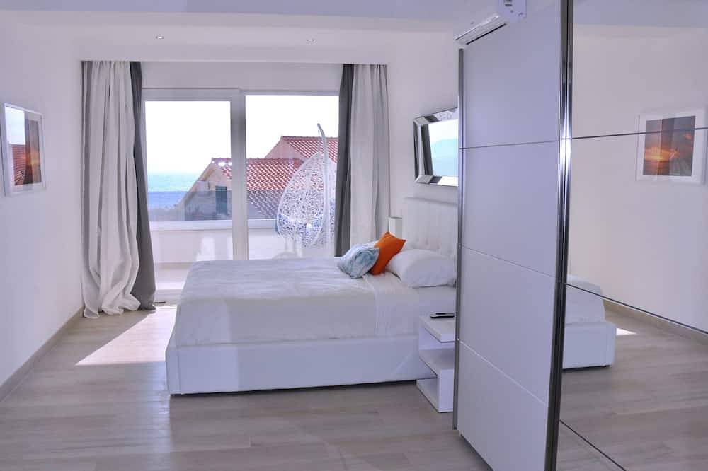 Luxuriös und modern mit Pool, Dachterrasse und Ansichten! Nur wenige Schritte vom Strand entfernt in Drašnice, Makarska Riviera