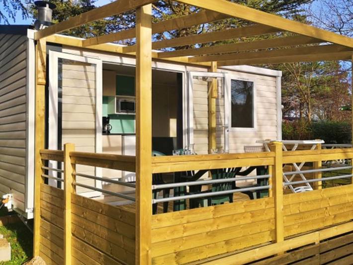 Mobil home pour 2 personnes, avec piscine et terrasse, animaux acceptés à Collias
