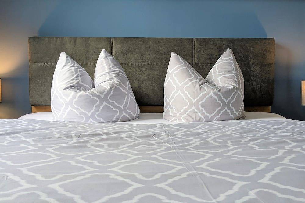 Entire apartment, Comfortable holiday apartment for 2–3 guests near old town with parking & Wifi in Wernigerode, Harzvorland