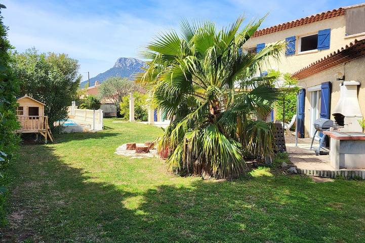 Location de vacances pour 5 personnes, avec terrasse et jardin à La Farlède