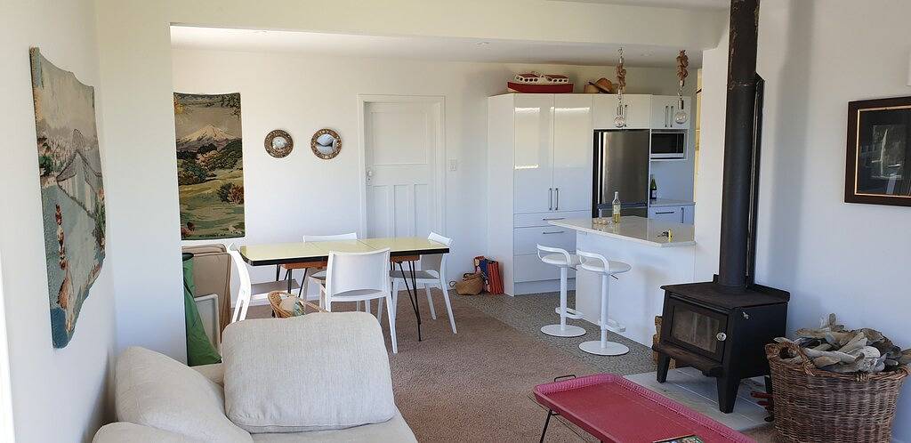 Sunny Bach am Strand mit viel Platz und viel zu tun in Kapiti Coast District