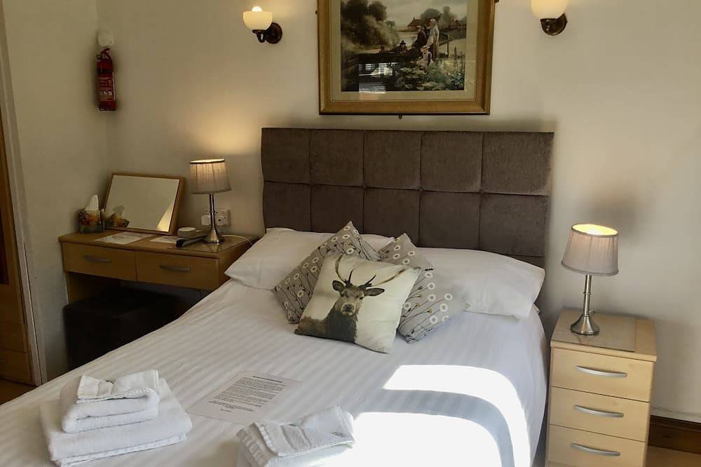 Entire apartment, Whortleberry Studio - delightful bright airy ensuite B&B in Porlock, Somerset
