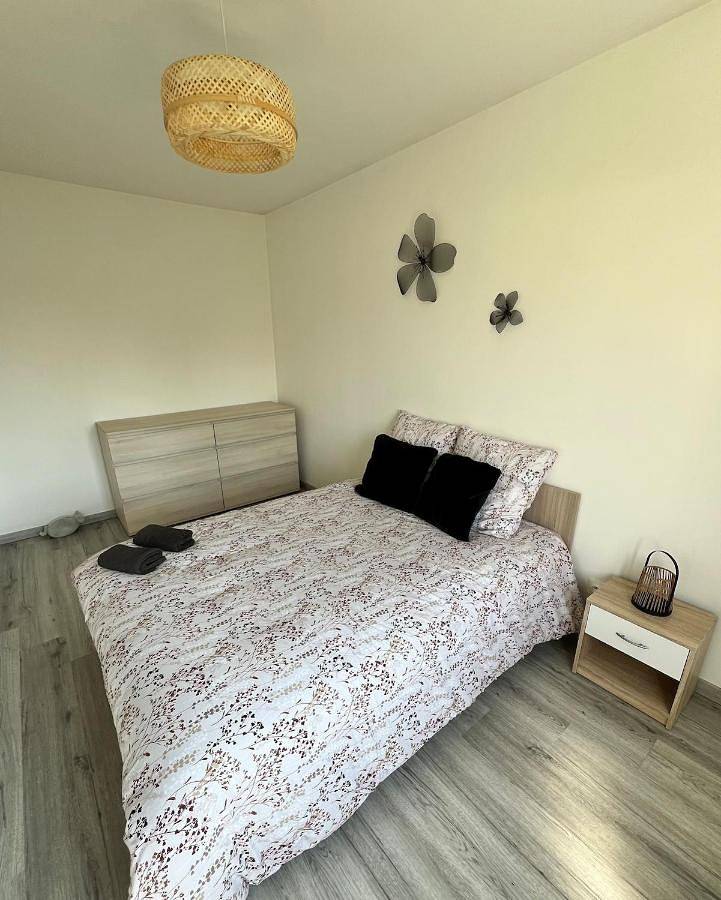 Two-Bedroom House in Tourville-sur-Arques, Région de Dieppe