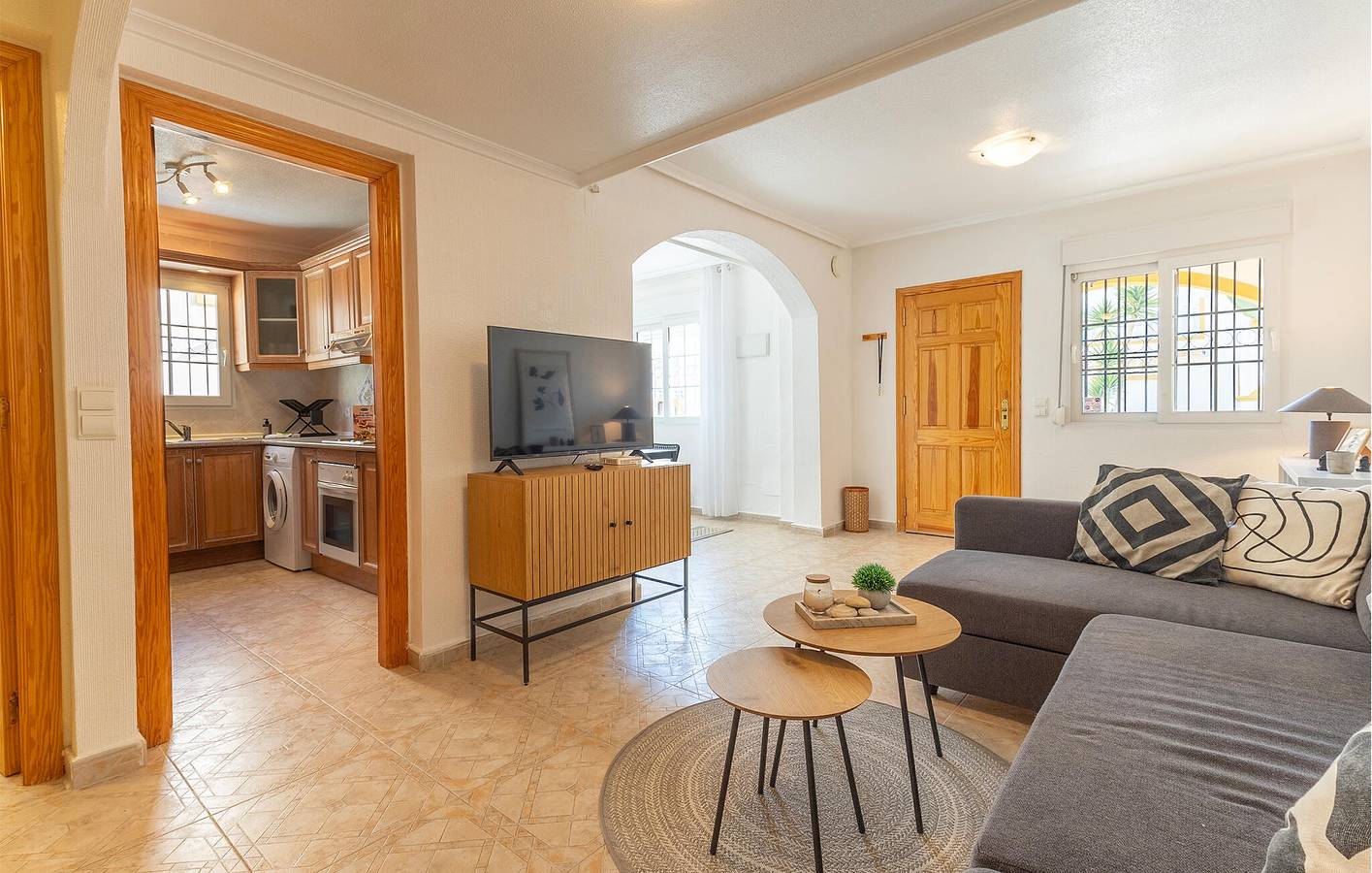 Apartamento junto a la playa con piscina y terraza, aparcamiento y aire acondicionado in Orihuela, Costa Blanca