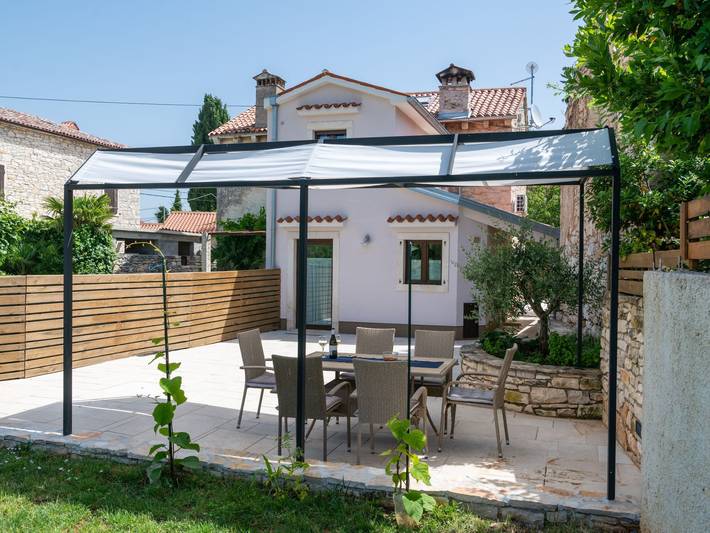 Typisch istrisches Steinhaus Brnistra in Rakalj in Marčana, Südküste Istrien