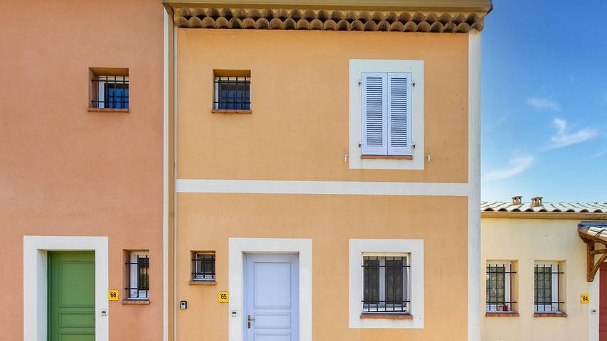 Vakantiehuis voor 4 personen, with zwembad and terras as well as tuin in Arles