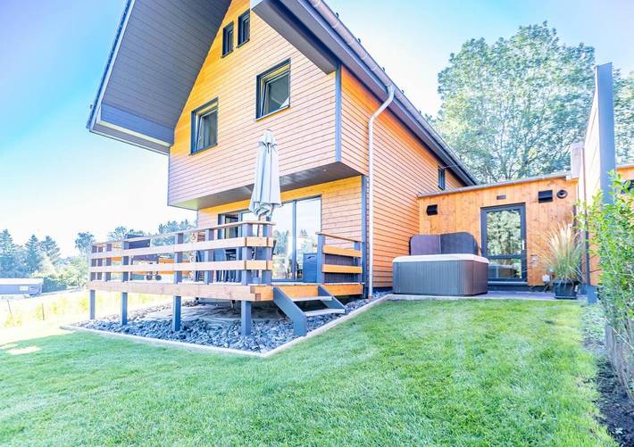 Location de vacances pour 6 personnes, avec jardin ainsi que jacuzzi et sauna, adapté aux familles à Butgenbach