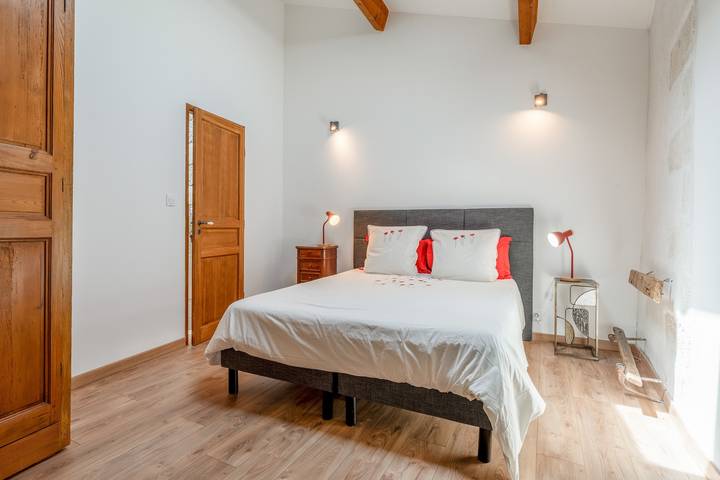 Guest Room “Coquelicot” with Wi-Fi and Air Conditioning in Domazan, Nimes region