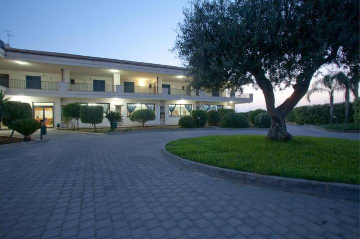 Gîte pour 3 personnes, avec bassin pour enfant ainsi que jardin et piscine, animaux acceptés à Scoglitti - 3