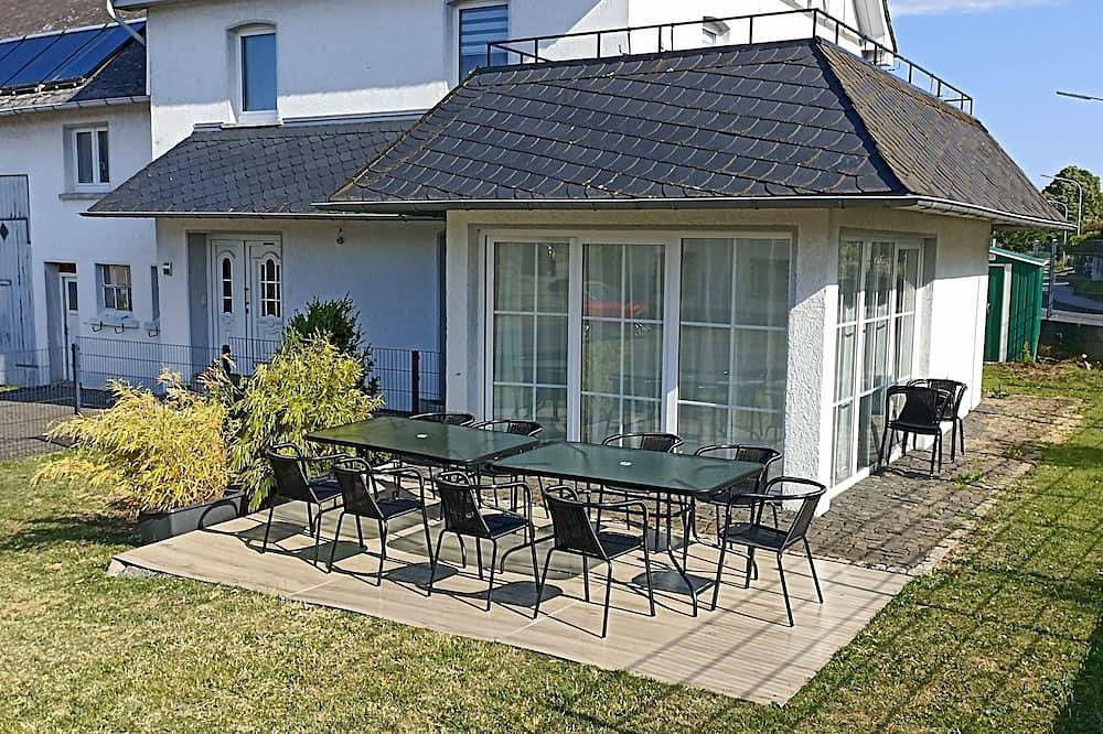 Ferienhaus bis zu 13 Personen 5 Schlafzimmer eingezäunter Garten in Höhn, Westerburg & Umgebung