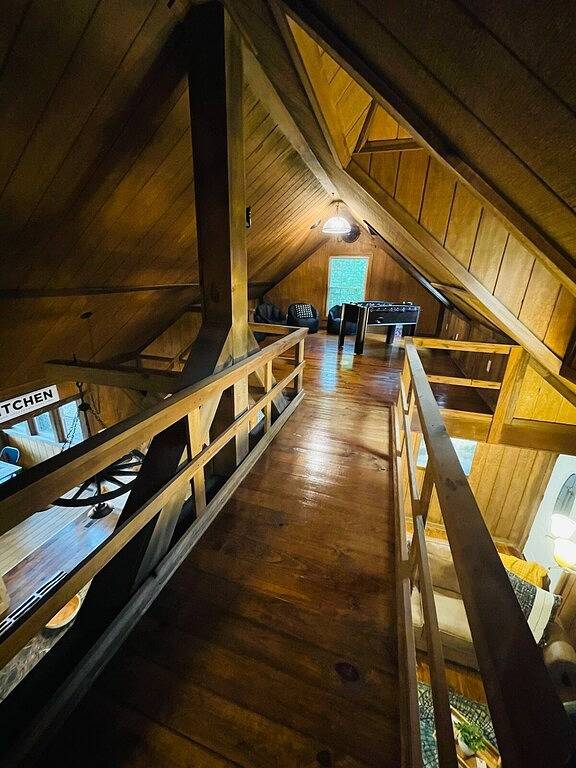 Lake Cumberland Hideaway Cabin-2 miles above Jtown Marina-Boat Parking+Fire Pit! in Lake Cumberland