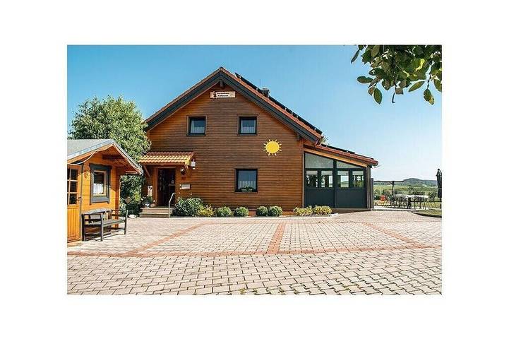 Ferienhaus für 9 Personen, mit Balkon und Sauna in Ahorntal