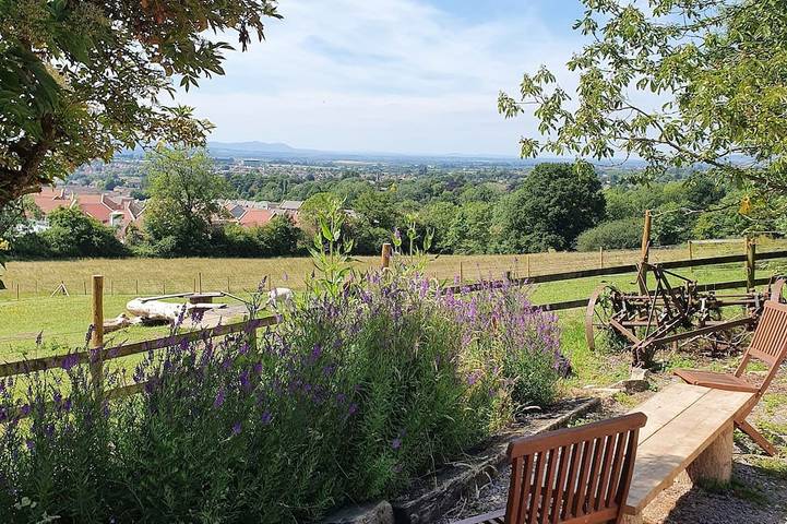 Rural hideaway but only 5 minutes from the centre of Cheltenham in Cheltenham, Gloucestershire