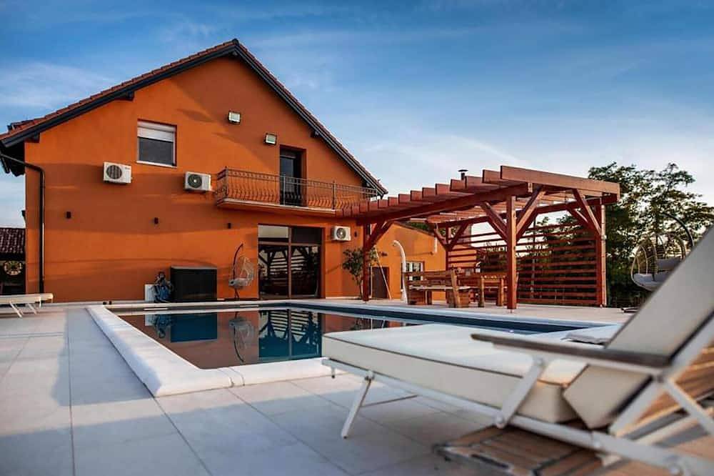 Nice home in Aljmas with sauna in Osijek-Baranja