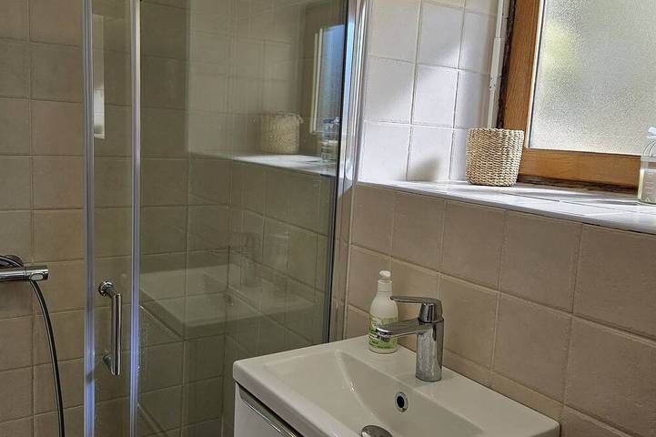 Gîte pour 4 personnes, avec jardin ainsi que jacuzzi et balcon à Les Champs-Géraux - 3