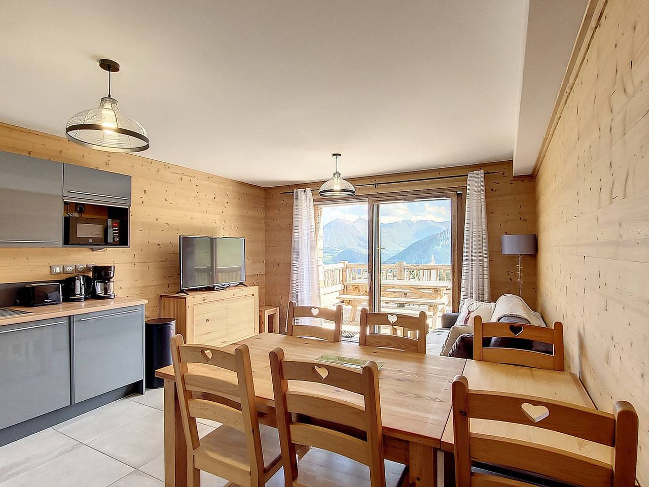 Ganze Wohnung, Luxuswohnung 3* für 6 P., Südterrasse, überdachter Parkplatz in La Toussuire, Fontcouverte-la-Toussuire