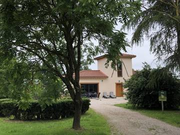 Gîte pour 4 personnes, avec jardin et terrasse à Verniolle