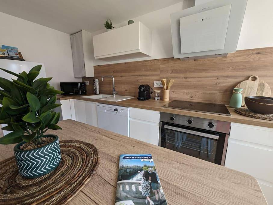 Appartement entier, One-Bedroom Apartment in Digoin, Région de Charolles