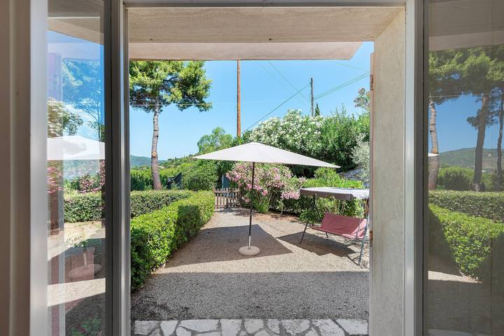 Apartamento entero, Apartamento 'Villetta Barabarca su Golfo Stella' con vistas al mar y jardín privado in Spiaggia Zuccale (Capoliveri), Capoliveri