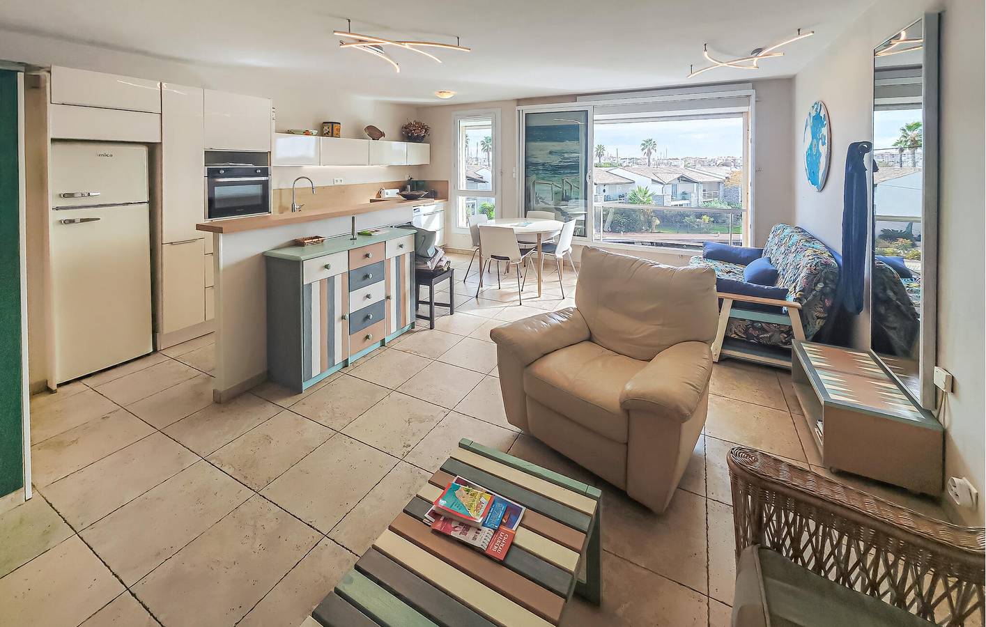 Apartamento vacacional entero, Acogedor apartamento junto a la playa con aparcamiento y WiFi in Cap d'Agde, Agde