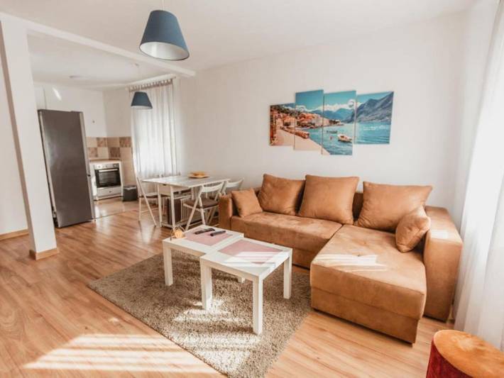 Ferienwohnung für 6 Personen, mit Garten und Terrasse, kinderfreundlich in Montenegro
