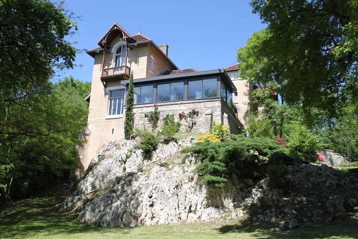 Hôtel pour 20 personnes, avec jardin et vue, animaux acceptés à Morestel