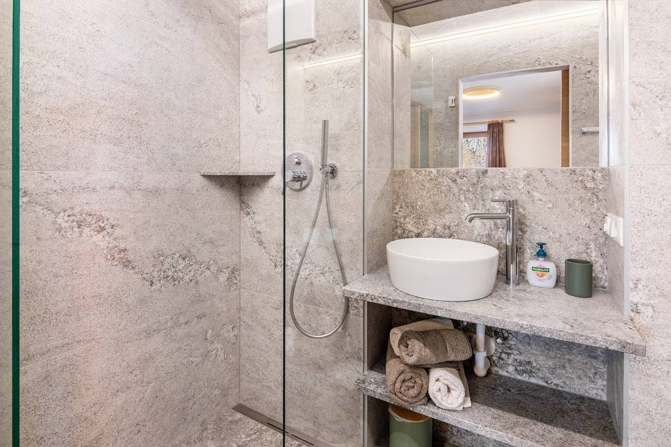 Ganze Wohnung, Gemütliche Ferienwohnung "Pixnerhof - Gala" auf einem Bauernhof mit Wlan & Bergblick in Kastelbell, Kastelbell-Tschars