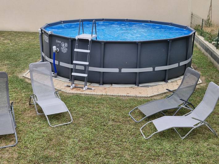 Location de vacances pour 6 personnes, avec jardin et piscine, adapté aux familles à Saint-Geniès-de-Fontedit