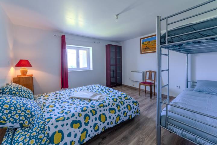 Apartamento entero, Apartamento de vacaciones para 6 personas con terraza in Régny, Región de Roanne