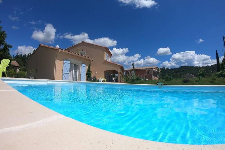 Maison de vacances pour 3 personnes, avec jardin et piscine