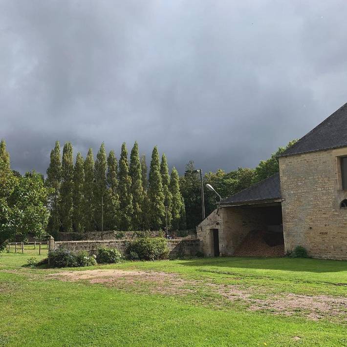 Location de vacances pour 24 personnes, avec Terrasse ainsi que Jardin et Vue à Lingèvres - 2
