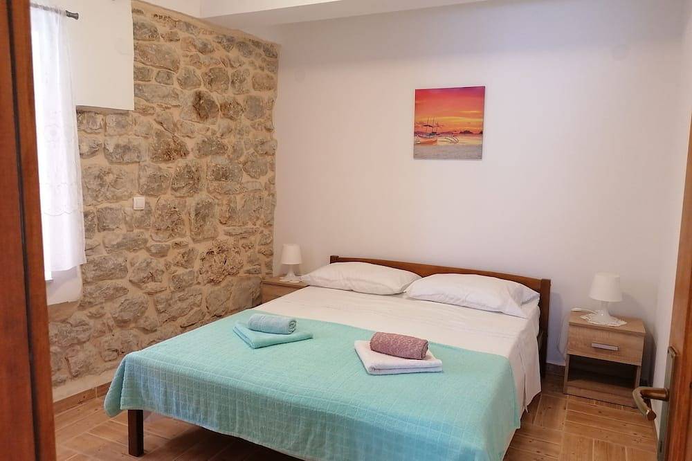 Ganze Wohnung, 1-Zimmer-Ferienwohnung mit Terrasse und Meerblick Kukljica, Ugljan (A-8209-b) in Kukljica, Insel Ugljan