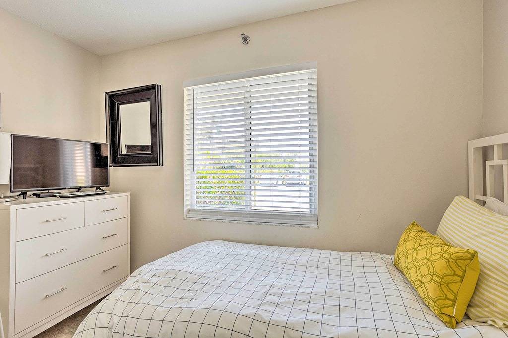 Ganze Wohnung, Jupiter Condo w/ Pool Access, Walk to Beach! in Jupiter, Palm Beach County