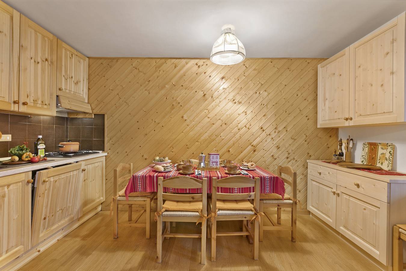 Ganze Wohnung, Appartamento Quota 1800 in Claviere, Via Lattea
