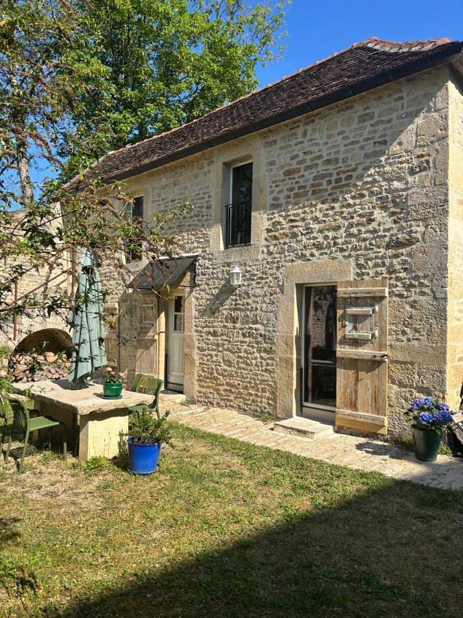 Location de vacances pour 3 personnes, avec jardin et vue à L'Isle-sur-Serein - 2