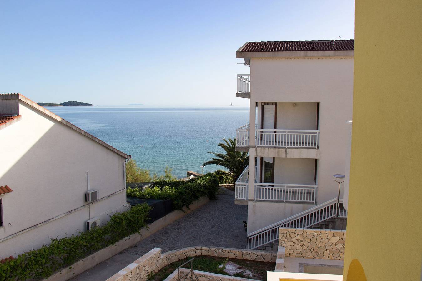 Ganze Wohnung, 1-Zimmer-Ferienwohnung am Strand Zecevo Rtic (Rogoznica) A-11869-b in Rogoznica, Šibenik-Knin