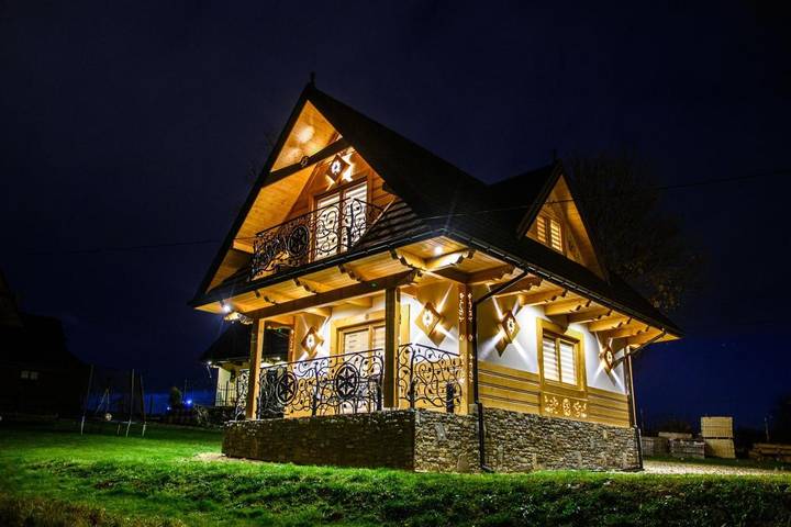 Domek letniskowy dla 7 osób, z Balkon i Jacuzzi oraz Taras i Ogród w 
