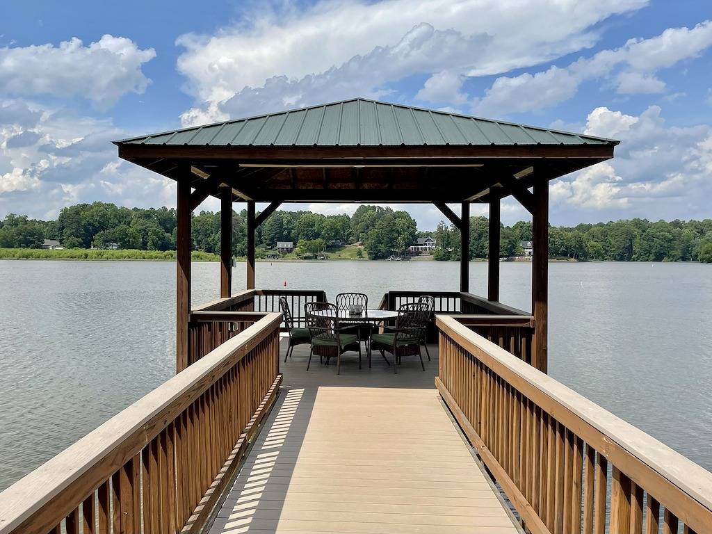 Camm's Lakeside Retreat (Close to Charlotte), Family-Friendly, Boat Available in Gaston County