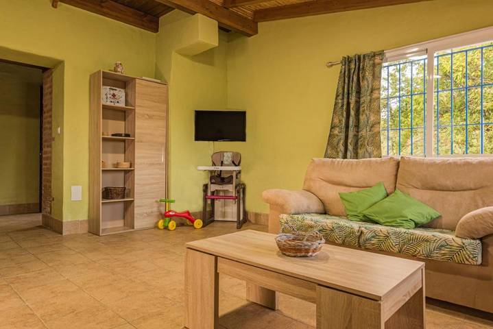 Casa rural para 7 personas, con vistas además de piscina y jardín, Familias con niños en Benalauría - 2